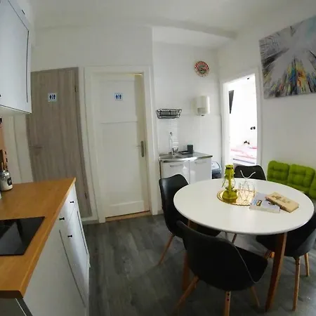 Crogrey Quad Apartment *